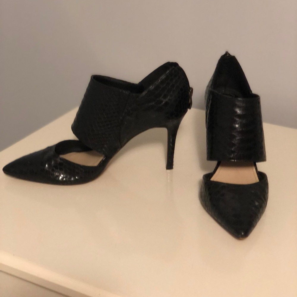 Vince Camuto black heel size 8